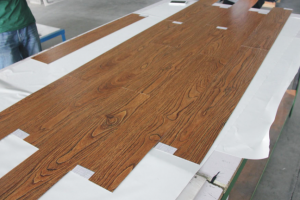 石塑电梯门套口与石塑地板 现代建筑装饰的实用与美学融合